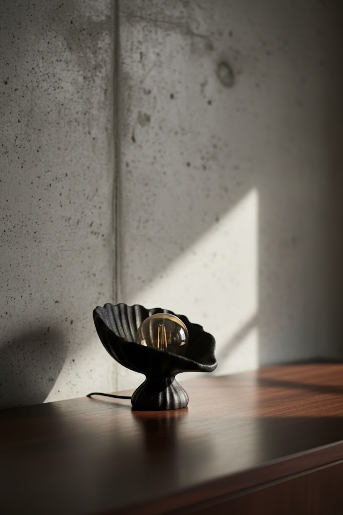 Seashell Lampshade Concrete Textured Modern Night Light | Decorative Desktop Lighting 25 x 20 cm Black